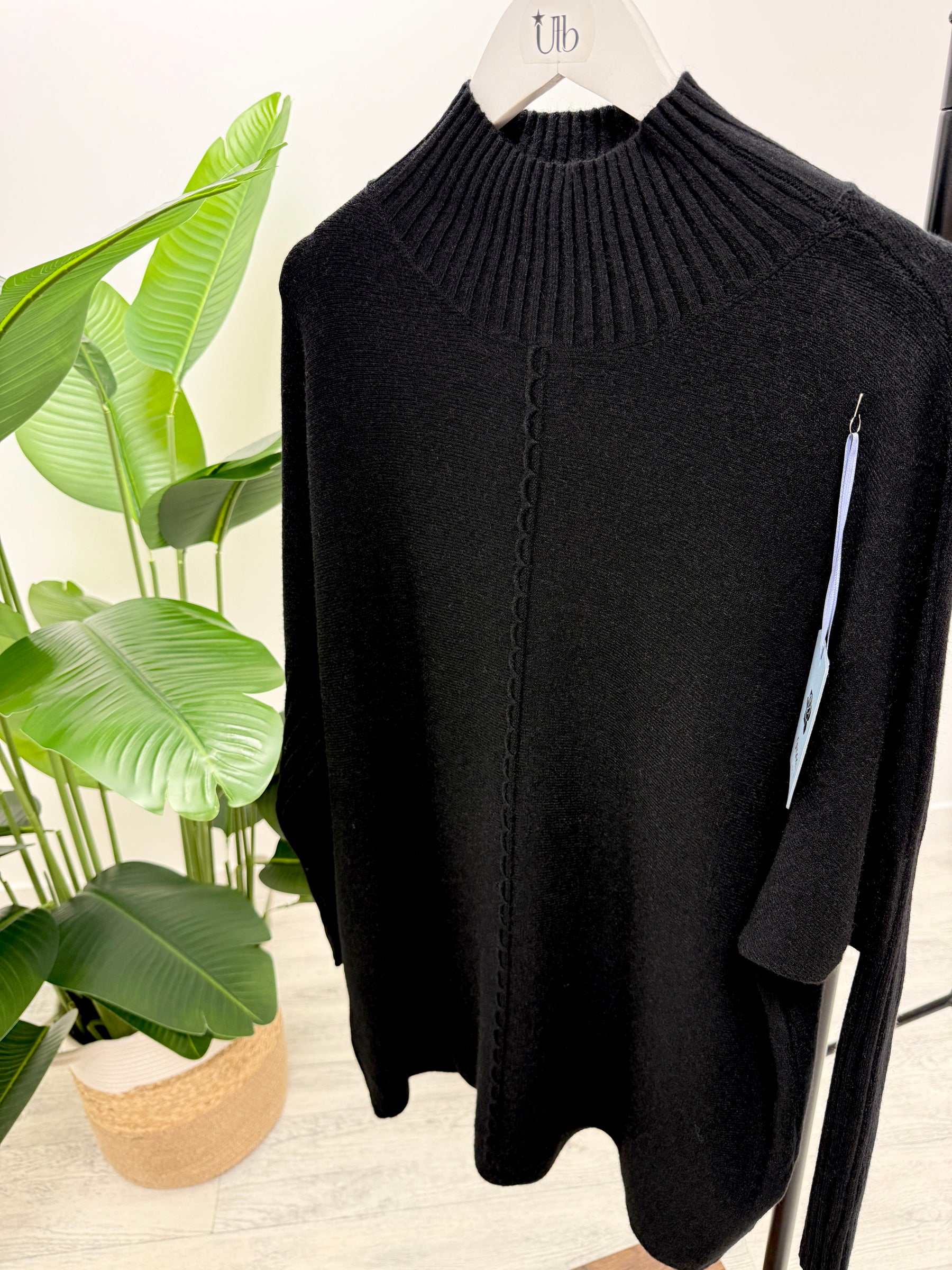 The Platted Turtle Neck - Black