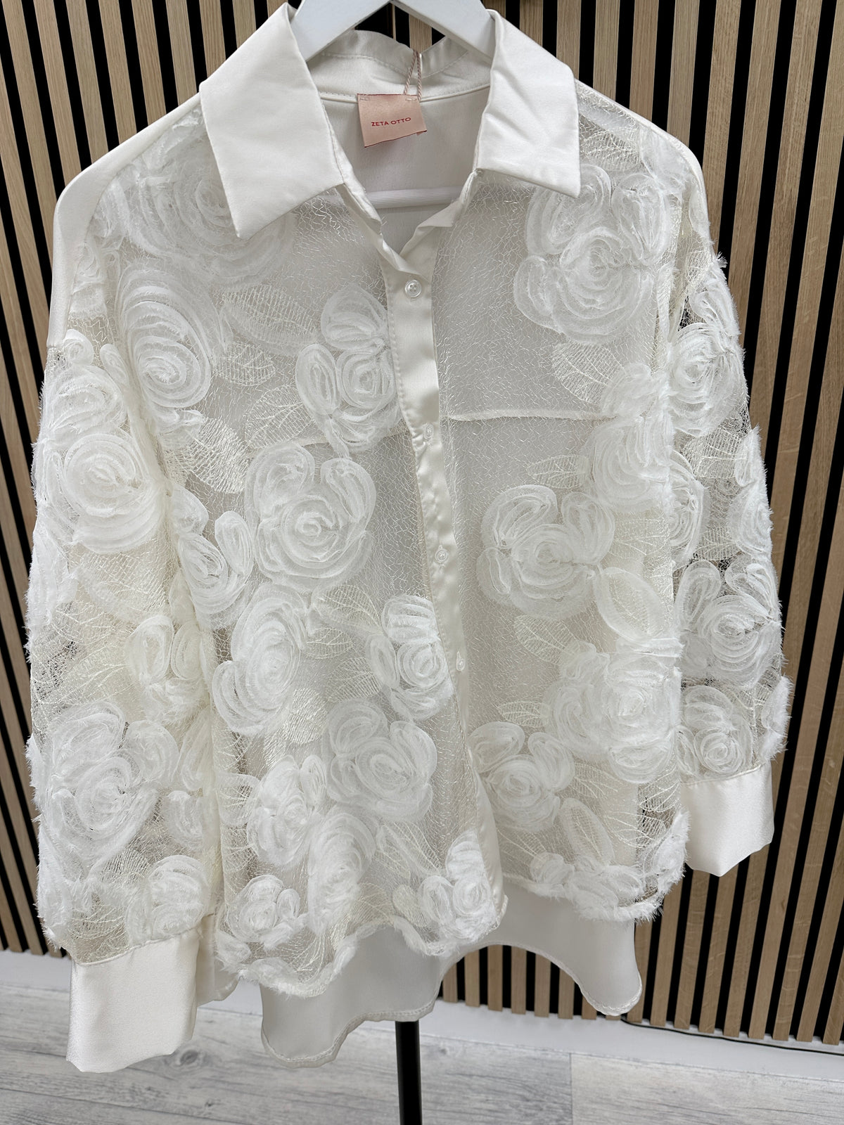 Zeta Otto 3D Lace & Rose Shirt - Cream