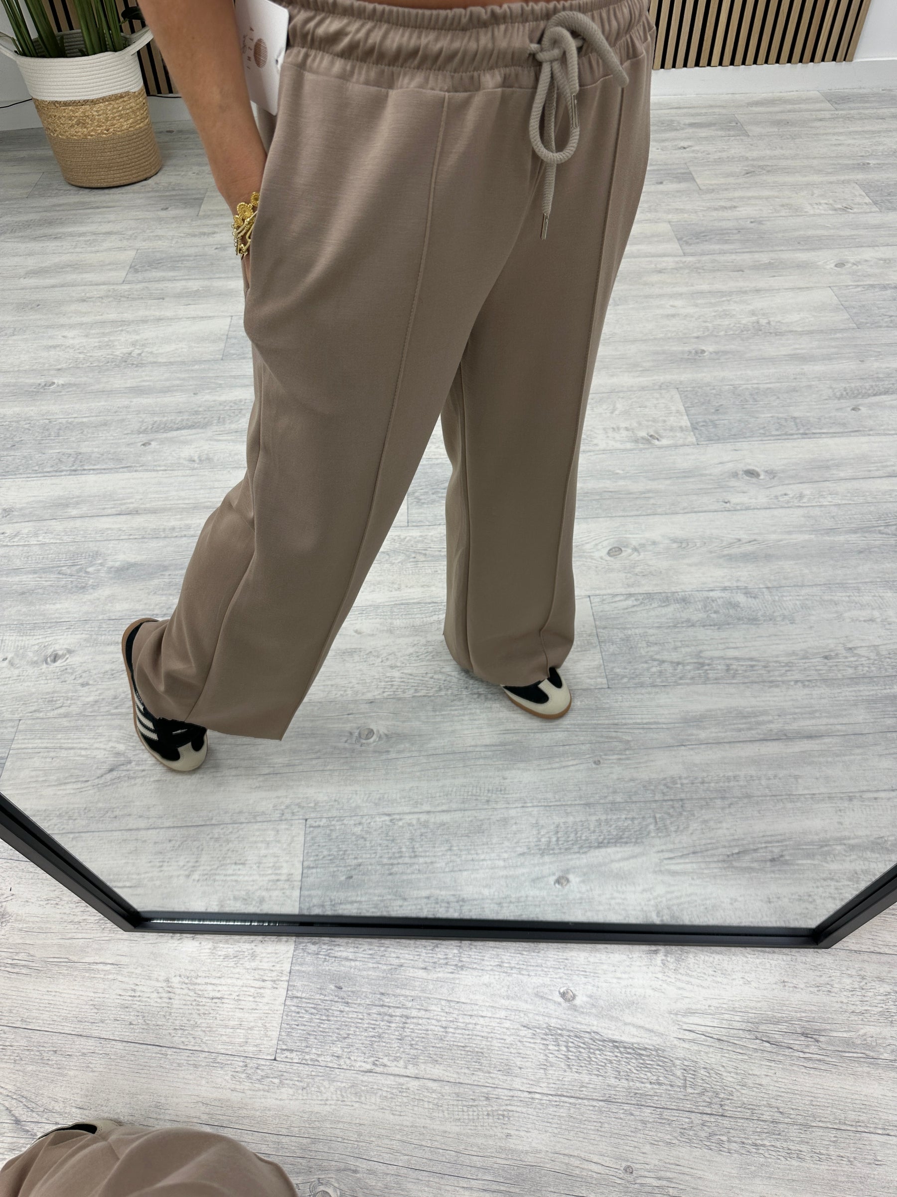 Wide Leg Seam Jogger (Std) - Mocha