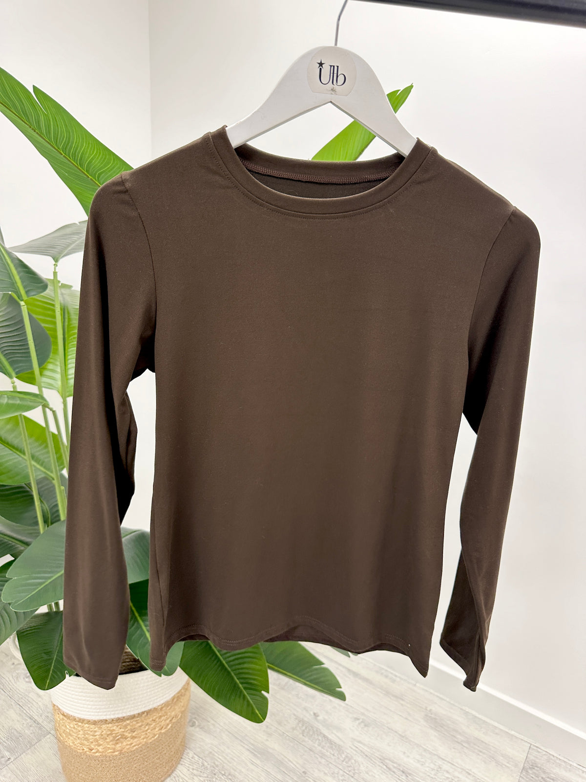 Sculpted Fitted Seamless Tee - Chocolate