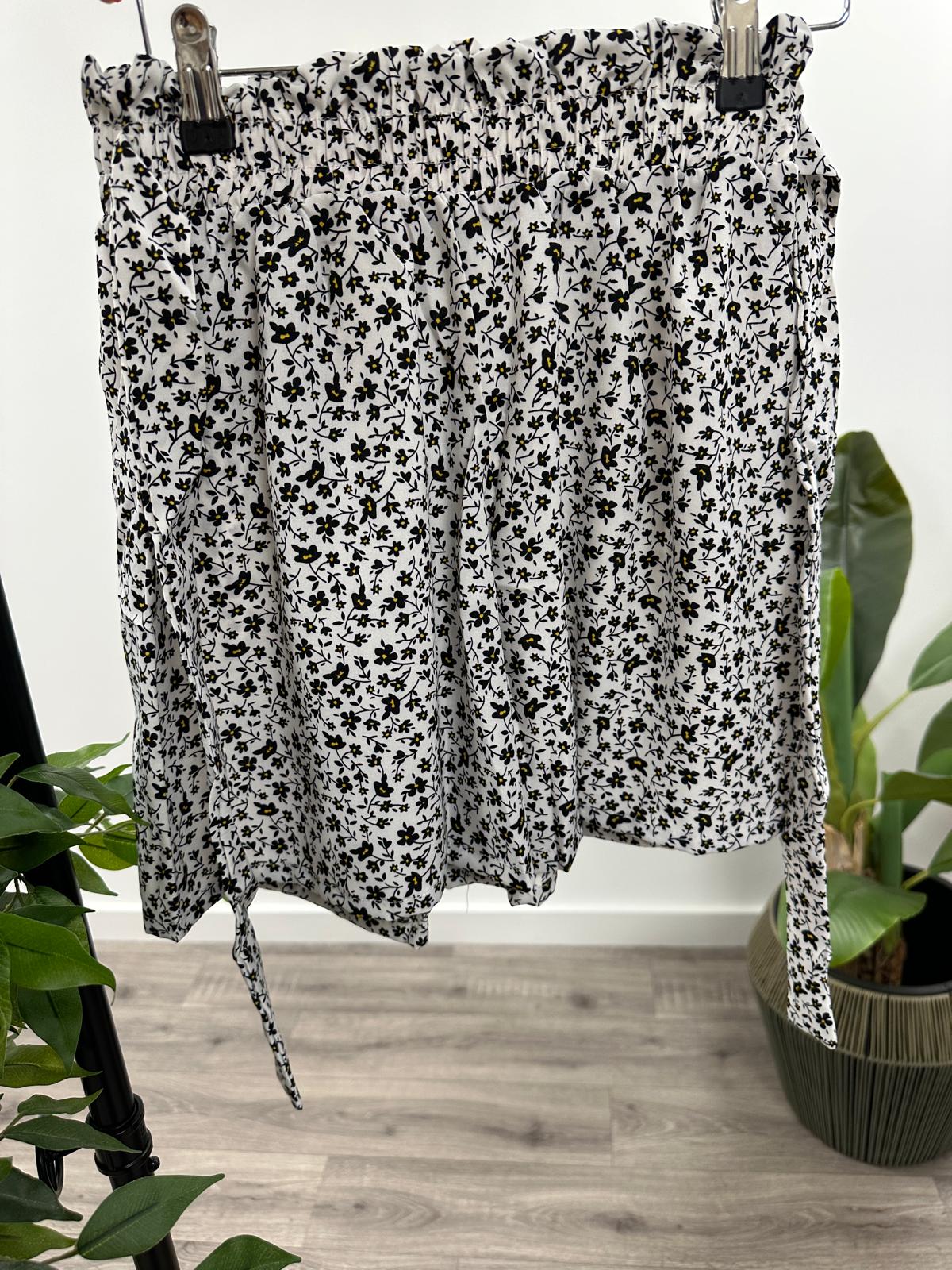 Ditsy Shorts - (large/x large)